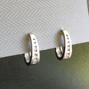 10K WHITE GOLD & DIAMONDS HINGED HUGGY HOOP EARRINGS